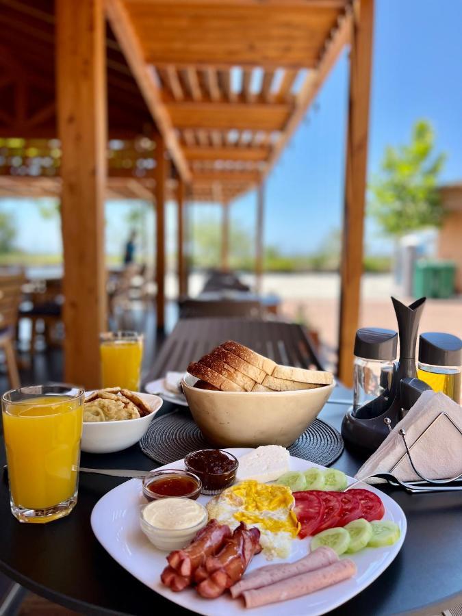 Hotel Kamberi & 2*