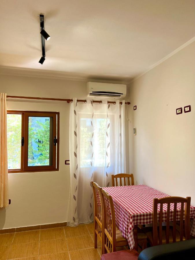 Hotel Kamberi & 2*